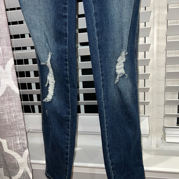 Kancan Estilo bib overalls with front pocket. Great distressed look. - Picture 9 of 11